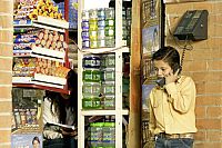 La Misma Luna [DVD], 6