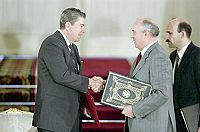 Oliver Stone's Untold History of the United States [Blu-ray], 6