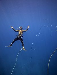 Walking under Water [DVD], 5