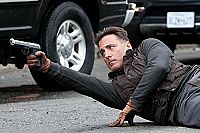 A dark truth [DVD], 6