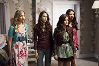 Pretty Little Liars - Staffel 2 [DVD], 6