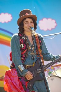 Happy Metal - All We Need Is Love! [DVD], 2