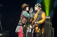 Happy Metal - All We Need Is Love! [DVD], 9