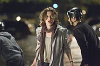 Faces in the Crowd [Blu-ray], 4