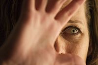 Faces in the Crowd [Blu-ray], 9