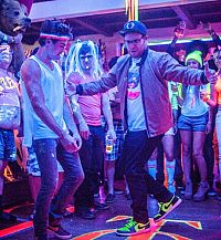 Bad Neighbors [DVD], 3