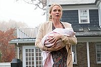 The girl on the train [Blu-ray], 7