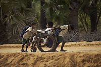 Auf dem Weg zur Schule [DVD], 6