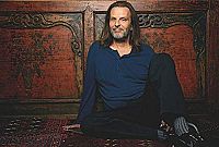 Im Palast der gläsernen Schwäne, 2