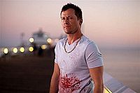 Beach Shark [DVD], 4