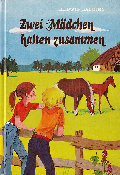 Zwei Mädchen halten zusammen